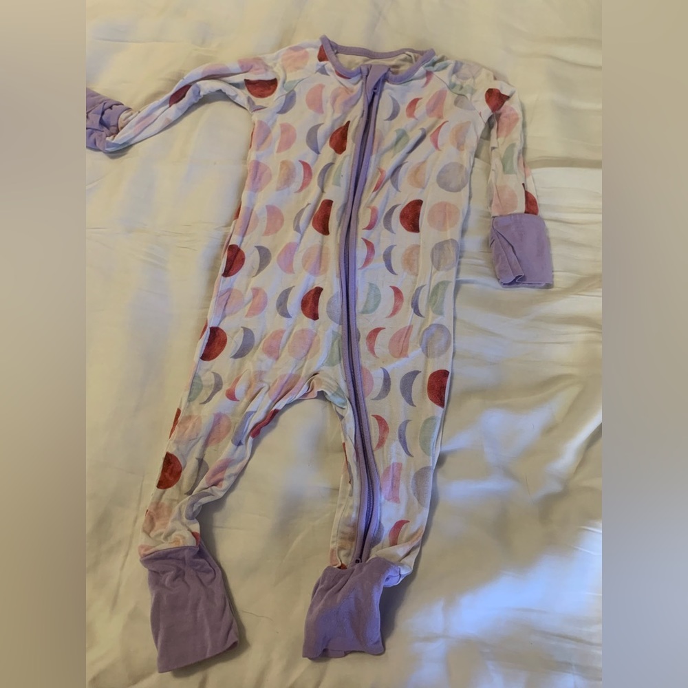 GUC. Limited edition lilac cuff Luna little sleepies 3-6 month